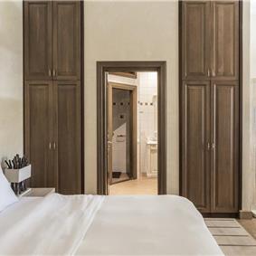 5 bedroom villa with infinity pool on Lefkada, sleeps up to 14